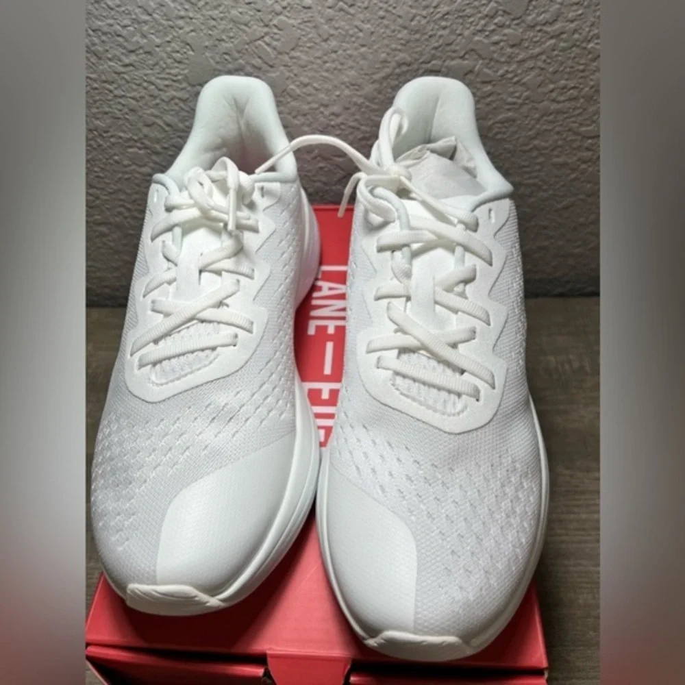 Lane Eight women’s Relay Trainer running shoe sneakers white size 8.5 &‎ 9.5